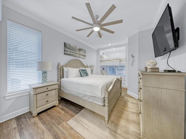 Gorgeous Home with 4 Bedrooms & Private Pool