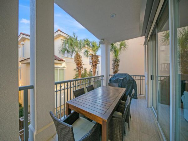 Gorgeous Home with 4 Bedrooms & Private Pool