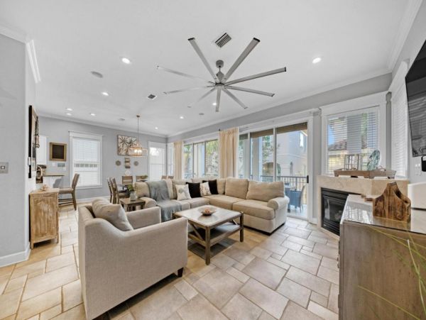 Gorgeous Home with 4 Bedrooms & Private Pool