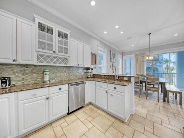 Gorgeous Home with 4 Bedrooms & Private Pool