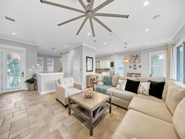 Gorgeous Home with 4 Bedrooms & Private Pool