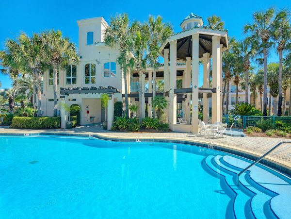 Gorgeous Home with 4 Bedrooms & Private Pool