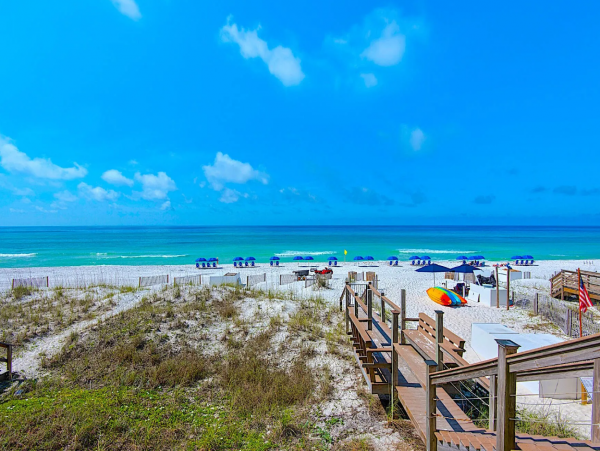 Gorgeous Home with 4 Bedrooms & Private Pool
