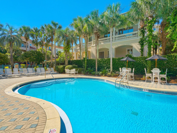 Gorgeous Home with 4 Bedrooms & Private Pool