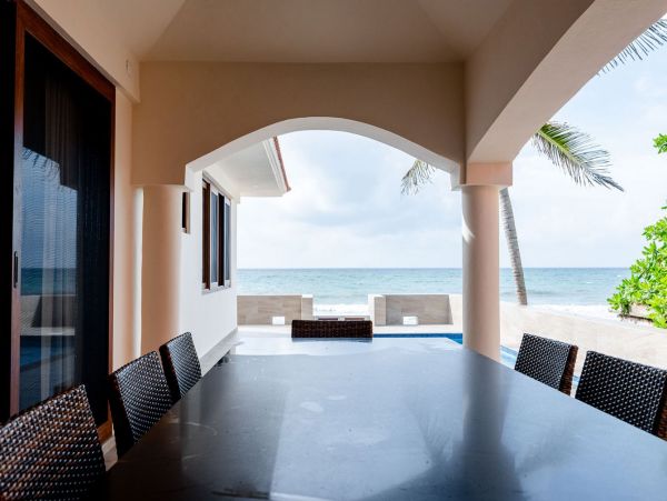 Oceanfront Luxury Vacation Villa in Playa del Carmen 8 Guests