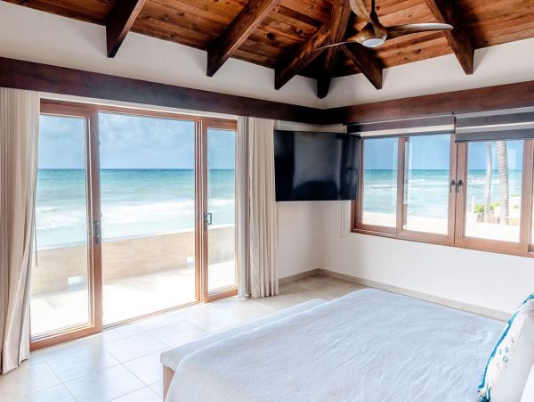Oceanfront Luxury Vacation Villa in Playa del Carmen 8 Guests