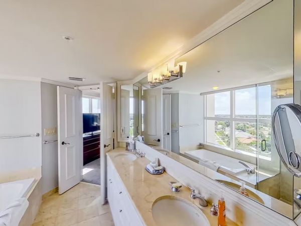 Oceanfront Vacation Condo in Marco Island Sleeps 6