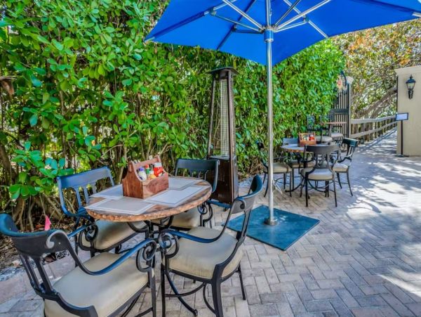 Oceanfront Vacation Condo in Marco Island Sleeps 6