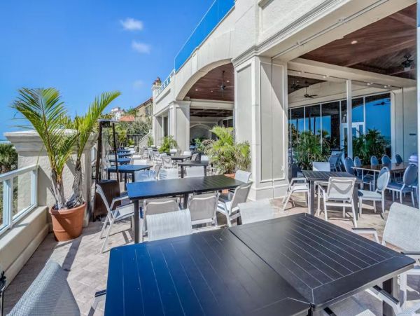 Oceanfront Vacation Condo in Marco Island Sleeps 6