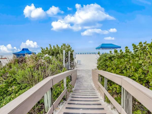 Oceanfront Vacation Condo in Marco Island Sleeps 6