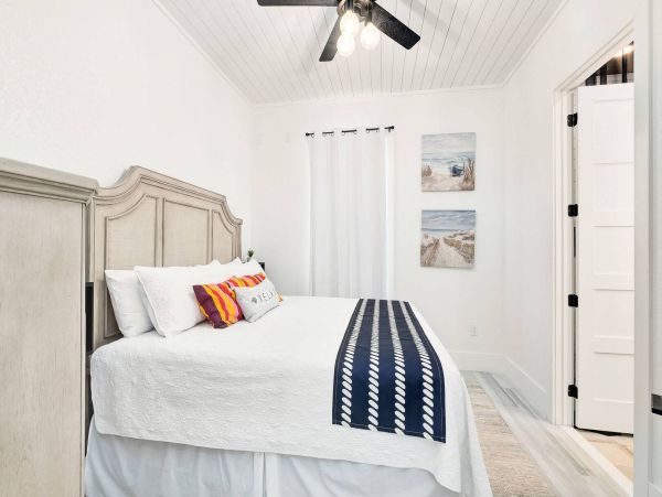 Stunning Destin Waterfront Vacation Pool Residence