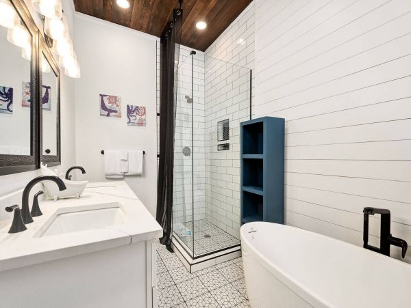 Stunning Destin Waterfront Vacation Pool Residence