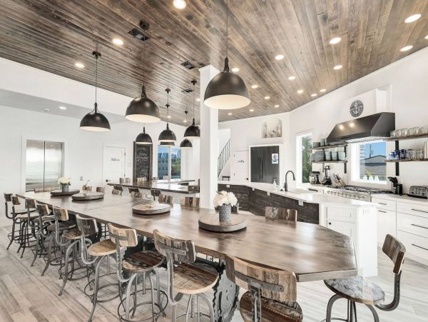Stunning Destin Waterfront Vacation Pool Residence