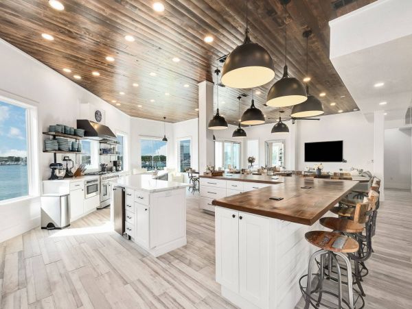 Stunning Destin Waterfront Vacation Pool Residence