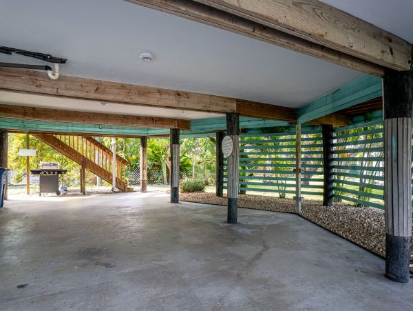 Newly Renovated Four Bedroom Home Short Walk to Beach
