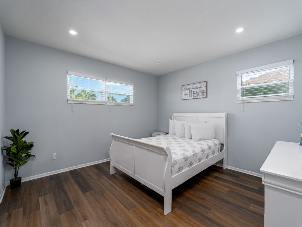 Newly Renovated Four Bedroom Home Short Walk to Beach