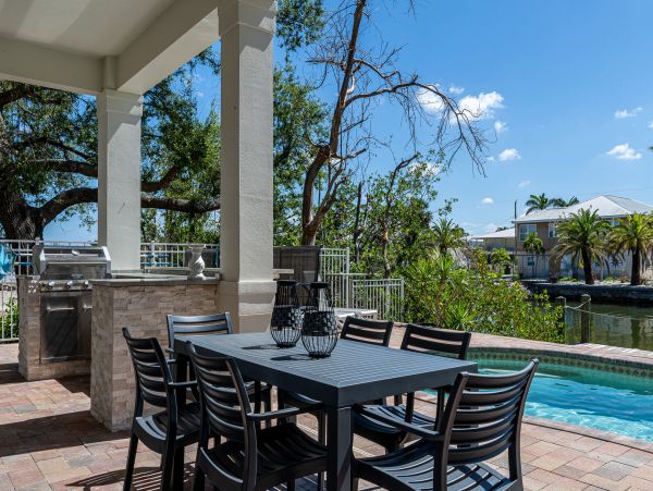 Fort Myers Vacation Home Five Bedroom Walk to Beach
