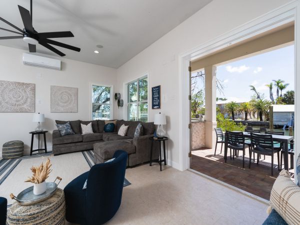 Fort Myers Vacation Home Five Bedroom Walk to Beach