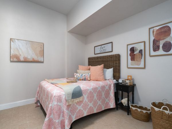 Fort Myers Vacation Home Five Bedroom Walk to Beach