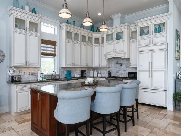 Fort Myers Vacation Home Five Bedroom Walk to Beach
