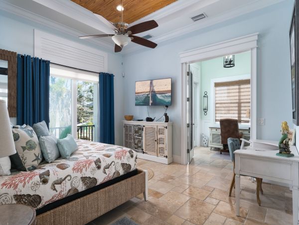 Fort Myers Vacation Home Five Bedroom Walk to Beach