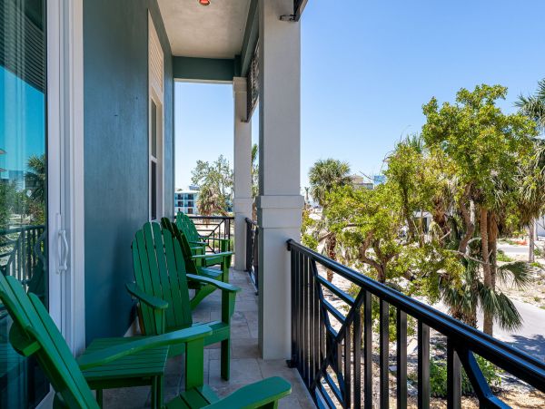 Fort Myers Vacation Home Five Bedroom Walk to Beach