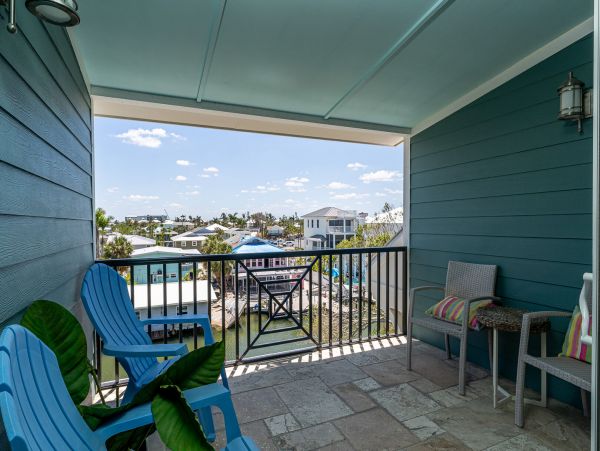 Fort Myers Vacation Home Five Bedroom Walk to Beach