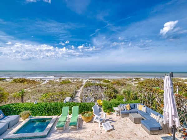 Indian Rocks Beach Beach House Pool, Hot Tub, Main House Guest Cottage