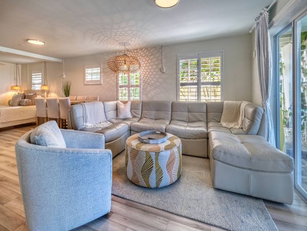 Indian Rocks Beach Beach House Pool, Hot Tub, Main House Guest Cottage