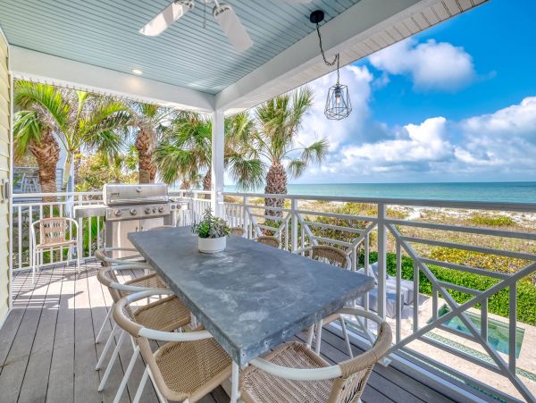 Indian Rocks Beach Beach House Pool, Hot Tub, Main House Guest Cottage