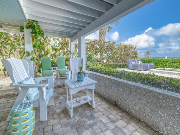 Indian Rocks Beach Beach House Pool, Hot Tub, Main House Guest Cottage