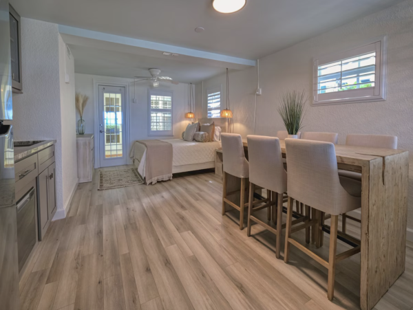 Indian Rocks Beach Beach House Pool, Hot Tub, Main House Guest Cottage