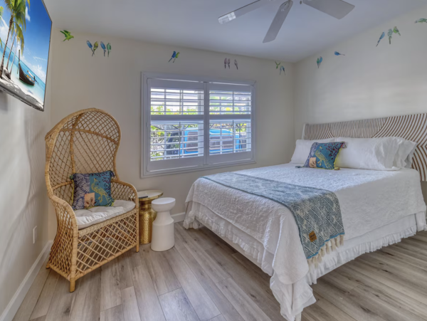 Indian Rocks Beach Beach House Pool, Hot Tub, Main House Guest Cottage