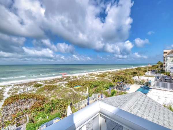 Indian Rocks Beach Beach House Pool, Hot Tub, Main House Guest Cottage