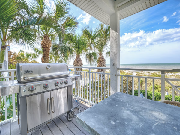 Indian Rocks Beach Beach House Pool, Hot Tub, Main House Guest Cottage