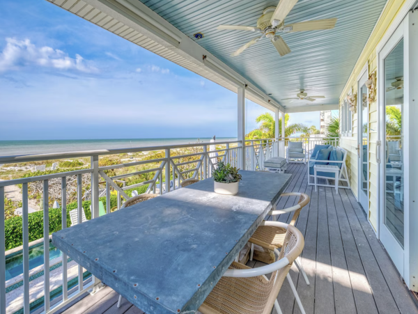 Indian Rocks Beach Beach House Pool, Hot Tub, Main House Guest Cottage