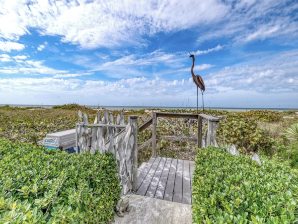 Indian Rocks Beach Beach House Pool, Hot Tub, Main House Guest Cottage