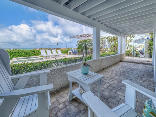 Indian Rocks Beach Beach House Pool, Hot Tub, Main House Guest Cottage