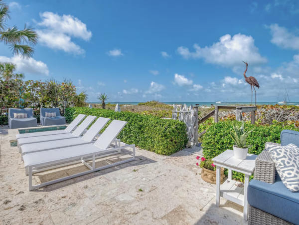 Indian Rocks Beach Beach House Pool, Hot Tub, Main House Guest Cottage