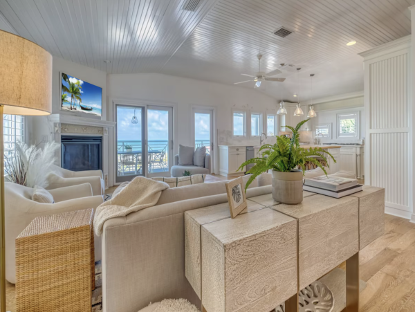 Indian Rocks Beach Beach House Pool, Hot Tub, Main House Guest Cottage