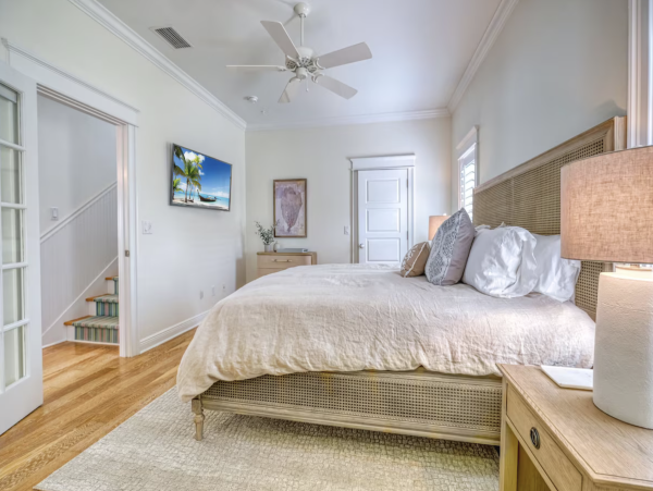 Indian Rocks Beach Beach House Pool, Hot Tub, Main House Guest Cottage