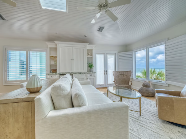 Indian Rocks Beach Beach House Pool, Hot Tub, Main House Guest Cottage