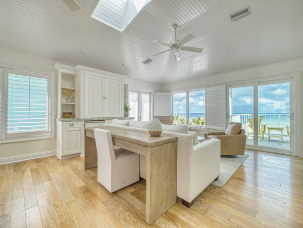 Indian Rocks Beach Beach House Pool, Hot Tub, Main House Guest Cottage
