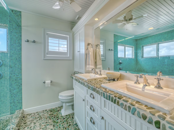 Indian Rocks Beach Beach House Pool, Hot Tub, Main House Guest Cottage