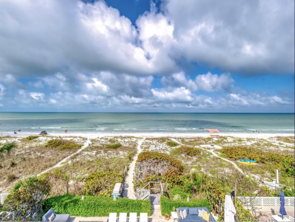 Indian Rocks Beach Beach House Pool, Hot Tub, Main House Guest Cottage