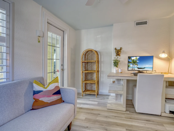 Indian Rocks Beach Beach House Pool, Hot Tub, Main House Guest Cottage