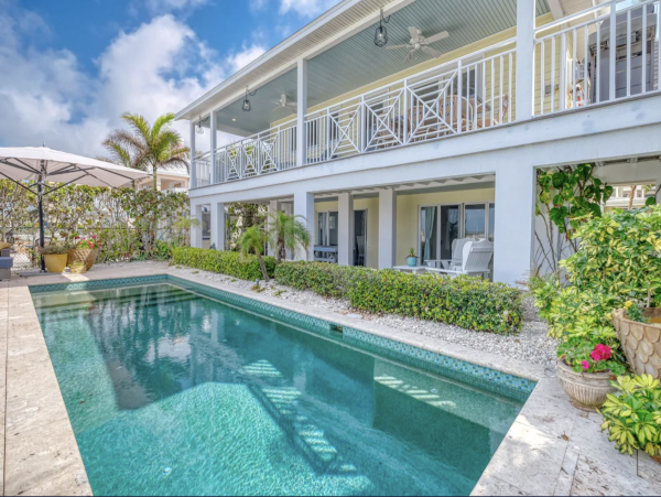 Indian Rocks Beach Beach House Pool, Hot Tub, Main House Guest Cottage