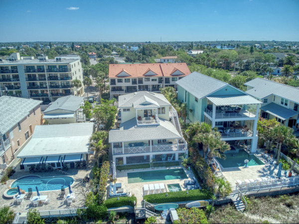 Indian Rocks Beach Beach House Pool, Hot Tub, Main House Guest Cottage