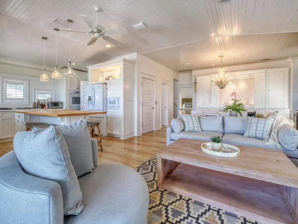 Indian Rocks Beach Beach House Pool, Hot Tub, Main House Guest Cottage