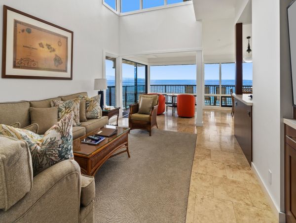 Lovely Oceanfront 2 Bedroom Condo Sleeps 6